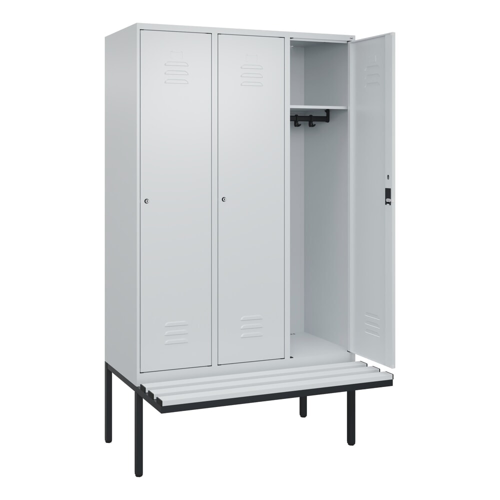 C+P Spind Classic PLUS, 3 Abteile, HxBxT 2.120 x 1.200 x 815 mm, Zylinderschloss, auskragende Bank aus Kunststoff, lichtgrau, lichtgrau