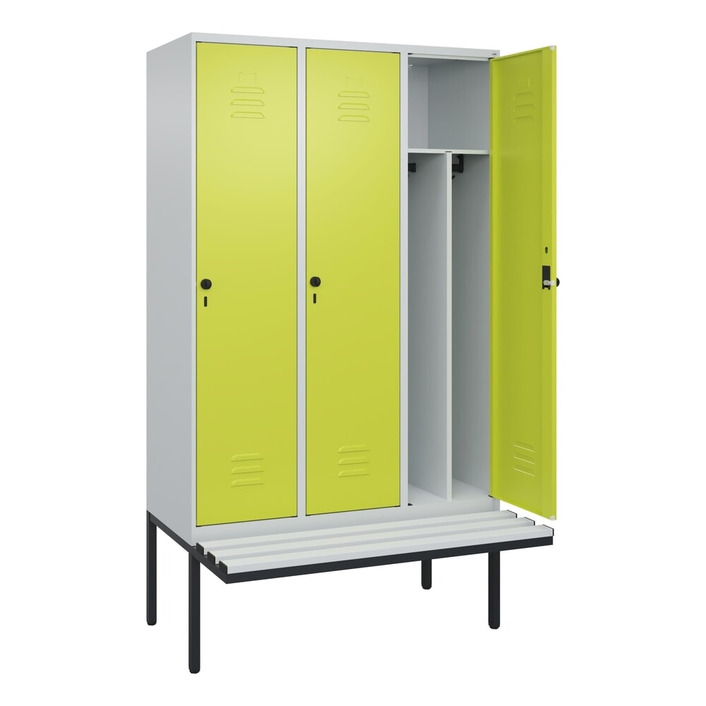 C+P Spind Classic PLUS, 3 Abteile, Trennwand, HxBxT 2.120 x 1.200 x 815 mm, für Vorhängeschloss, auskragende Bank aus Kunststoff, lichtgrau, clowngrün