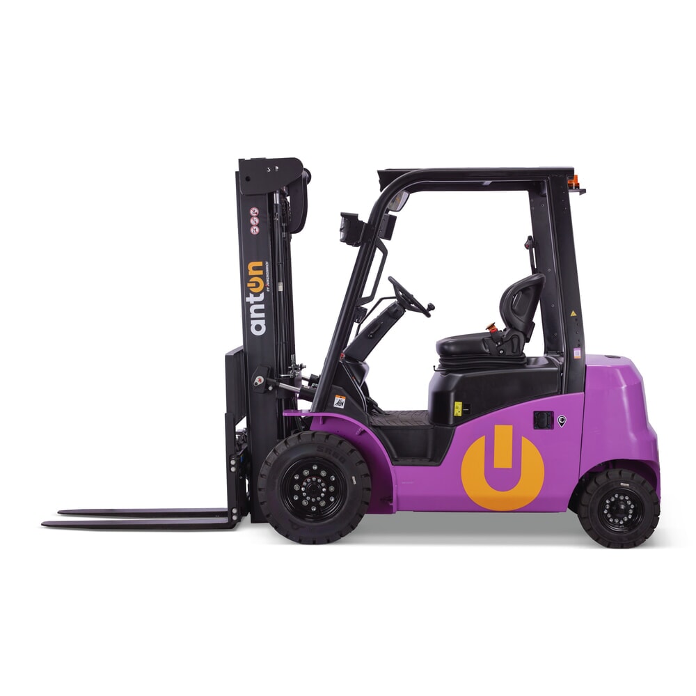 AntOn by Jungheinrich™ Elektro-Stapler CBH 2.5 mit Dreifach-Teleskop-Hubgerüst, Hubhöhe 4.800 mm, Tragfähigkeit 2.500 kg, Wetterschutzkabine Eco, inkl. externem Ladegerät 80 V, 60 A, CEE, 5-pin
