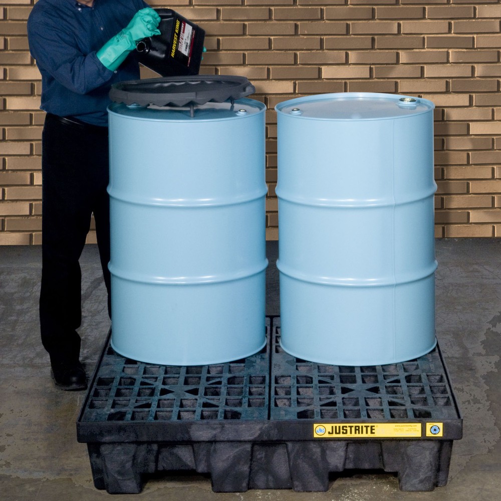 Justrite® Auffangwanne aus 100 % Recycling-Kunststoff, für 4x 200-Liter-Fässer, Auffangvolumen 276 l, schwarz